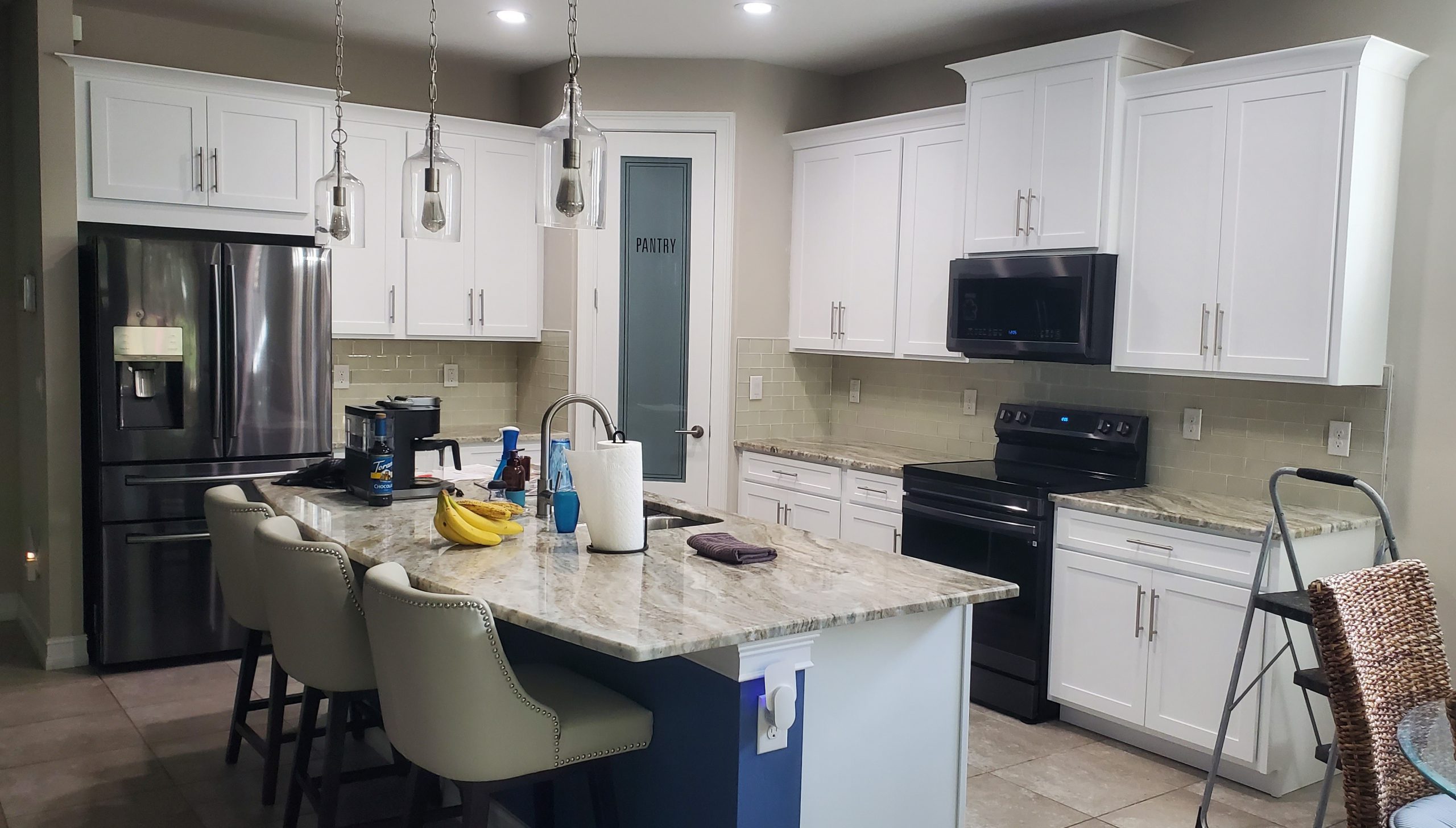 Finished kitchen with crown molding and casing, Cape Coral